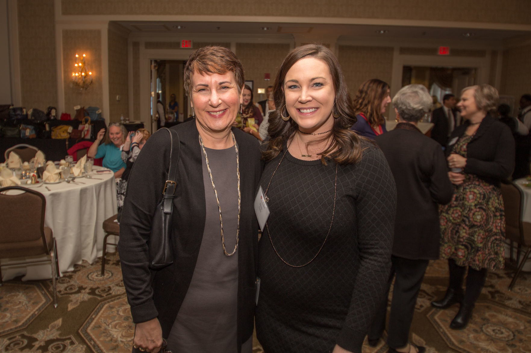102018handbagstoendhunger27.jpg